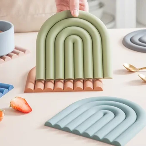 Ny Rainbow Silikone Bordmåtte Coaster Varme Retter Grydeholder Dækkeserviet Multifunktions Grydeholdere til Køkken Varmebestandige puder