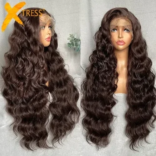 Liicht brong synthetesch Spëtzekleeder Perücke X-TRESS Super Long Loose Wave 13x4 Spëtzefront Front Hoer Perücke mat Baby Hoer Daily Moud Neie Stil