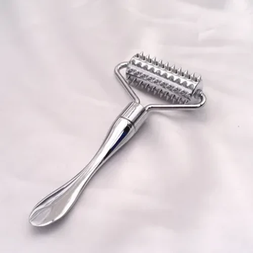 Insimbi engagqwali ecijile i-spatula yokubhucunga i-massage yetshe yobuso ukuze kuthuthukiswe ithuluzi lokunakekela isikhumba sobuhle bentamo