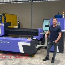Mașină de tăiat cu laser cu fibre metalice 6000w 3000w 1000w Mașină de tăiat cu laser CNC pentru tablă