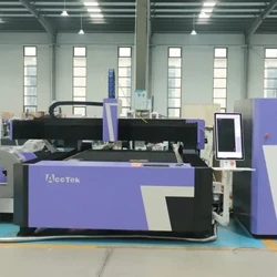AccTek Factory1530FR SS Kulstofstål Jernfiberlaserskærer Metalrør og plade Fiberlaserskæremaskine med roterende enhed