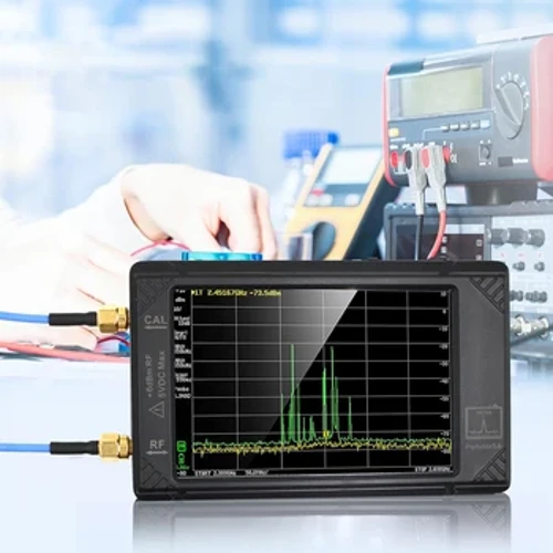 Handhållen Tiny Spectrum Analyzer 100KHZ-5.3GHZ 4 tums skärmfrekvensanalysator RF Generator Ulrta Mode 32GB kort med batteri