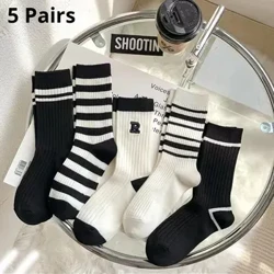 5 Đôi Tất Nữ Giữa Chiều Dài Tất Đen Trắng Bốn Mùa Áo Khoác Ngoài Đại Học Phong Cách Ống Dài Sọc Thể Thao hợp Thời Trang Tất