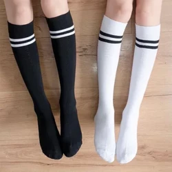 Calzini lunghi in cotone a righe da donna Calze lunghe al ginocchio giapponesi JK nere bianche per studenti Calzini caldi per gambe a tubo lungo tinta unita per ragazze