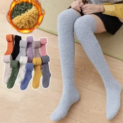 Calzini invernali caldi in velluto corallo sopra il ginocchio Calzini da donna addensati termici Calzini da notte fuzzy Calza da pavimento Calzini lunghi in tinta unita