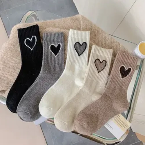 ผู้หญิงน่ารักถุงเท้าเกาหลีสไตล์ใหม่ฤดูใบไม้ร่วง Casual Heart Design ถุงเท้าฤดูหนาวที่อบอุ่นหญิงชั้นสาวหวานลูกเรือถุงเท้านุ่ม