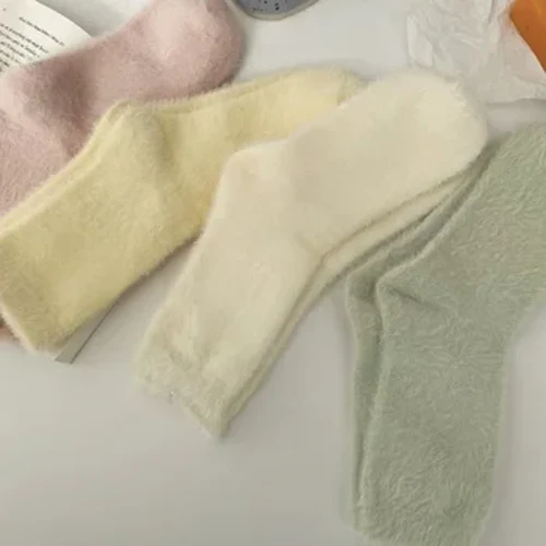 1/3 paria Uudet Naiset Solid Cozy Mink Velvet Sukat Talvisukat Paksut Lämmin Pure Color Sleep Sängyn Lattia Etusivu Pörröinen Sukka Harajuku
