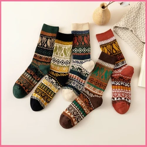 Chaussettes de mollet de dessin animé d'ouatine de corail d'hiver épaissies à long tube chaussettes de sol chaudes au genou