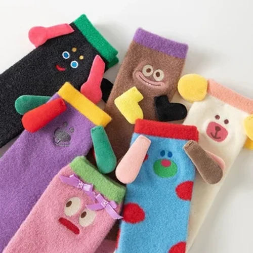 Calcetines bonitos y divertidos de felpa con dibujos para mujer, calcetines cálidos de tubo medio para otoño e invierno, calcetines gruesos para dormir para niñas pequeñas y lindas