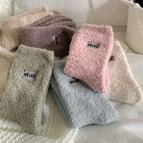 Qishki ayollar paypoqlari yangi oddiy tekis rangli yoqimli loyqa paypoqlar kashtado'zlik qalin polli uy issiq paypoqlari Kawaii Comfort Calcetines
