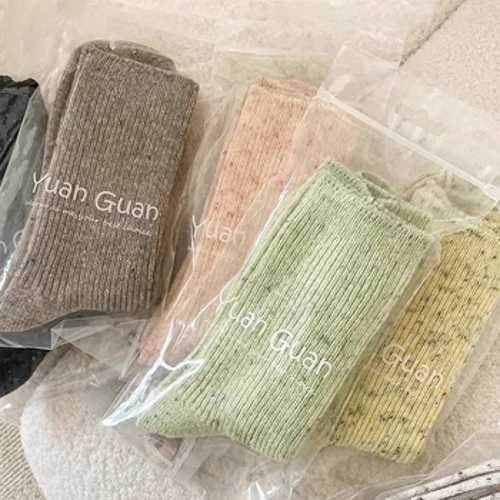 Aýallar üçin reňkli nokat joraplar Güýz orta turba ätiýaçlyk arassa pagta ins moda nokatlar ýüplük soks gyzlar üçin ýapyk pol joraplary