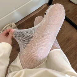 Klasyczna Lolita wydrążona koronkowa siatkowa pończocha rajstopy z dnem japońska Lolita retro kwiatowy rattanowa biała pończocha gorące rajstopy