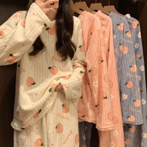 2023, neues Pyjama-Set für Damen, warme zweiteilige Heimkleidung Set Pfirsichbär Korallensamtanzug Niedlich Süß Verdickt Warm Homewear