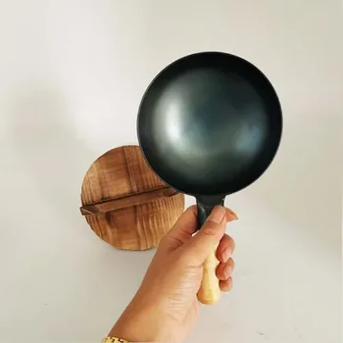 Mini Wok in ferro con manico in legno e coperchio in legno, 12,5 cm