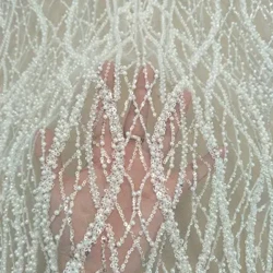 Eleganter modischer schwerer Perlenspitzenstoff mit Perlen 130 cm Breite Spitzenstoff für Hochzeitskleider, meterweise zu verkaufen