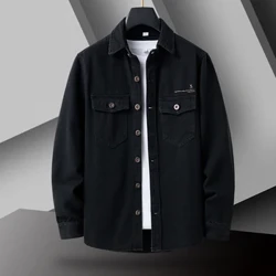 Kāleka Denim hou no nā kāne ʻaʻahu ʻaʻahu ʻaʻahu ʻōniʻoniʻo ʻo Jean Jacket no nā kāne hoʻohuli i lalo i ke kola Denim ʻaʻahu ʻokoʻa o ka pulupulu Bomber Jacket