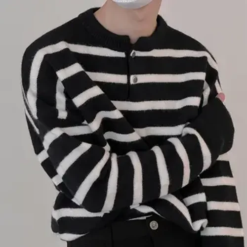 Maglione pullover a righe da uomo Maglione pullover a maniche lunghe con scollo a O Maglione pullover lavorato a maglia con stampa a righe da uomo con scollo a O per l'autunno