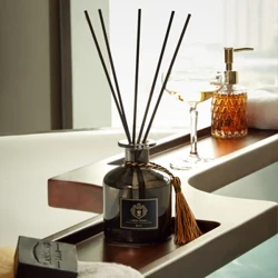 ʻO 50ml Hilton Aroma Oil Diffuser Sets me nā lāʻau kūlohelohe no ka lumi noho ka ea hou ʻo Shangri-La Home ʻala ʻala deodorization.