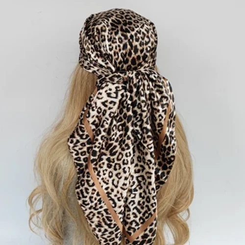 90*90 cm Saç Eşarp Kadın Moda Tasarımcısı Güzel Çiçekler Fular Yumuşak Saten Şal Fular Kare Ipek Eşarp Boyun Başörtüsü