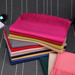 Novo xale de malha de cor sólida com borlas, cachecol quente de imitação de caxemira de lã feminina de comprimento médio