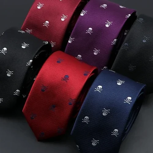 Yeni Rahat Ince Kafatası Kravatlar Erkekler Için Klasik Polyester Kırmızı Mavi Kravatlar Moda Erkek Kravat Düğün Parti için Cosplay Boyunbağı Kravat