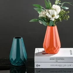 Ikhaya levasi yepulasitiki yokuhlobisa Ukulingisa Izitshalo Zembiza Yezimbali Zobumba Ubhasikidi We-Nordic Wedding Decorative Dining Table Vase Yegumbi lokulala