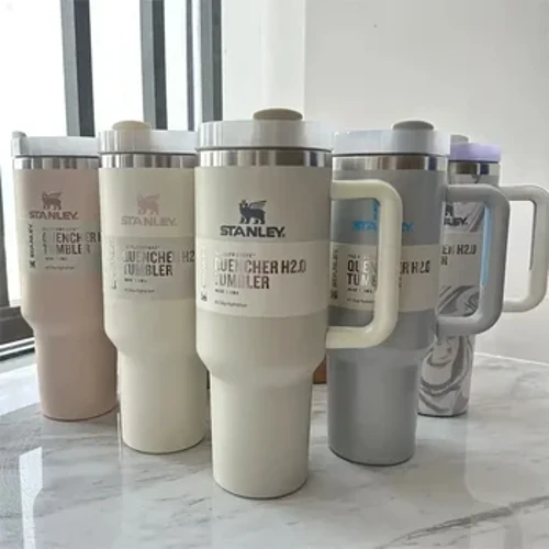 Stanley Quencher 2.0 Dur Di-staen Tymbl wedi'i Inswleiddio â Gwactod gyda Chaead a Gwellt Cwpan Poeth Coffi Mwg Teithio Thermol 40 owns