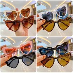 Mode Häerz Form Cute Kanner Sonnebrëll Grouss Frame Glitter Pink Summer Sonnebrëller Brëller Outdoor Brëller UV400 Trend Brëller